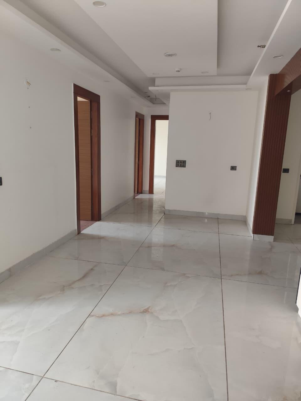 4BHK 4Baths Flat/Apartment for Rent in Saya Gold Avenue, Vaibhav Khand, Ghaziabad