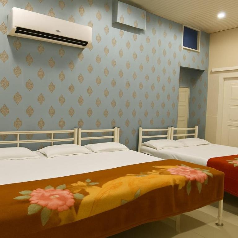Sri Rawatpura sarkar seva ashram Bhim goda road Near railway Tunnel Harki podi , Haridwar Uttrakhand, 249401 Haridwār, India Excellent location — rated 10/10!(score from 4 reviews) Real guests • Real stays • Real opinions