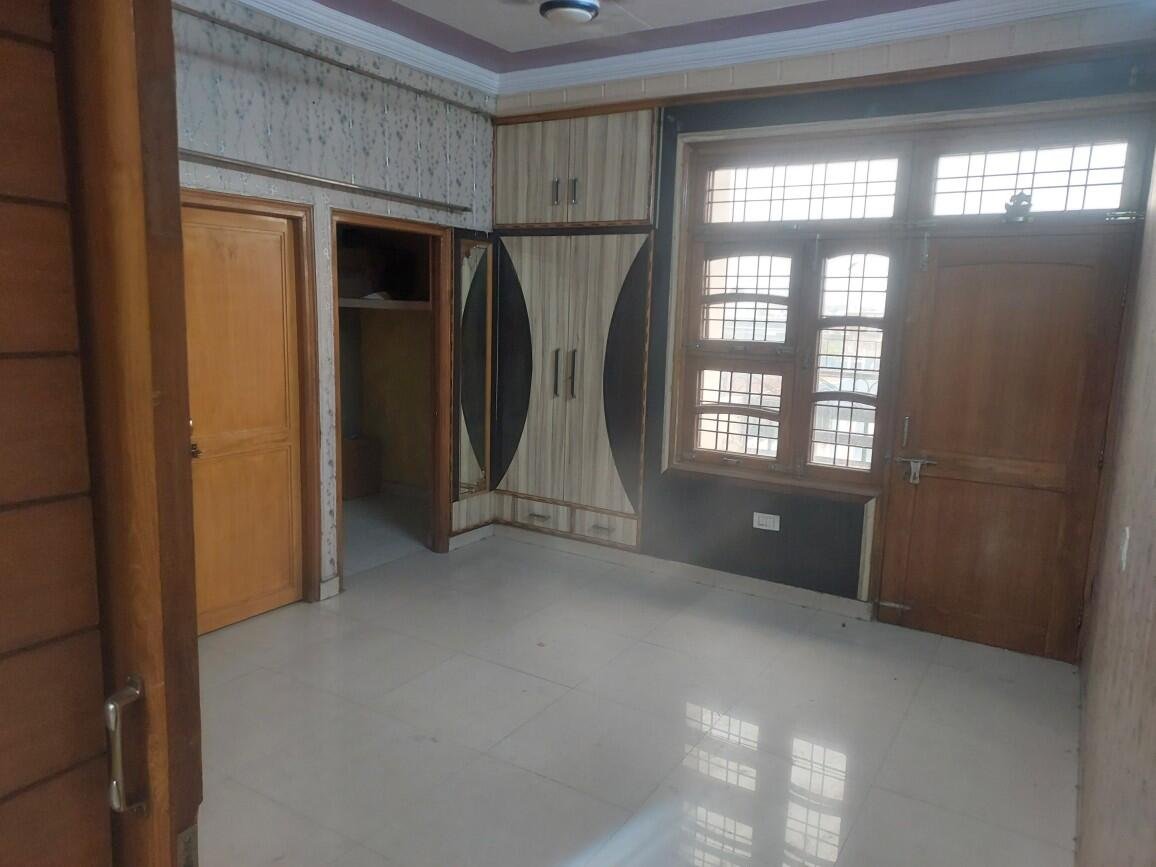 3BHK 2Baths Flat/Apartment for Rent in Shiv Shakti Appartment, Mahavir Enclave, Roorkee, Uttarakhand