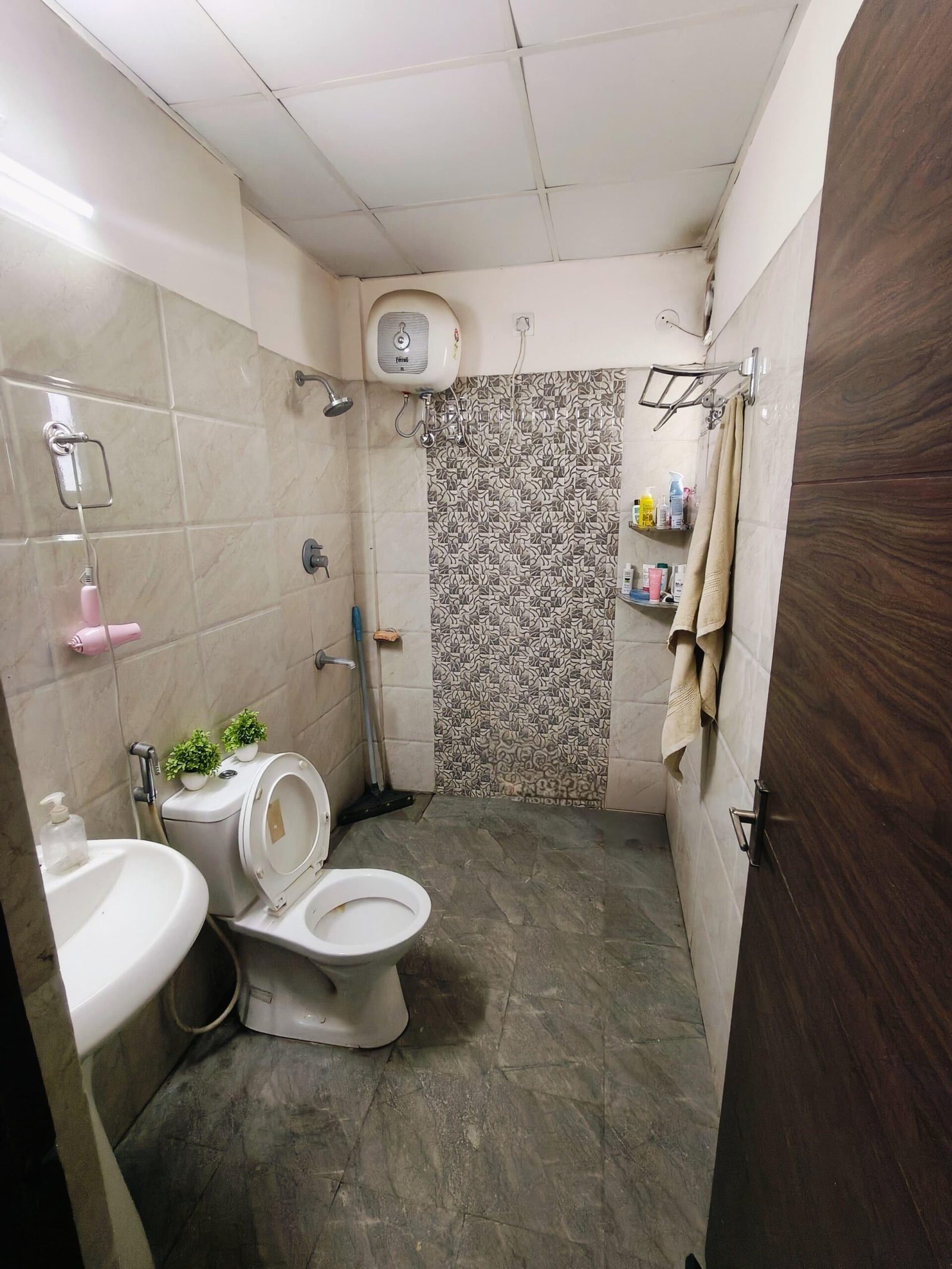 3BHK 3Baths Flat/Apartment for Rent in Design Arcade, Chandrabani, Dehradun, Uttarakhand