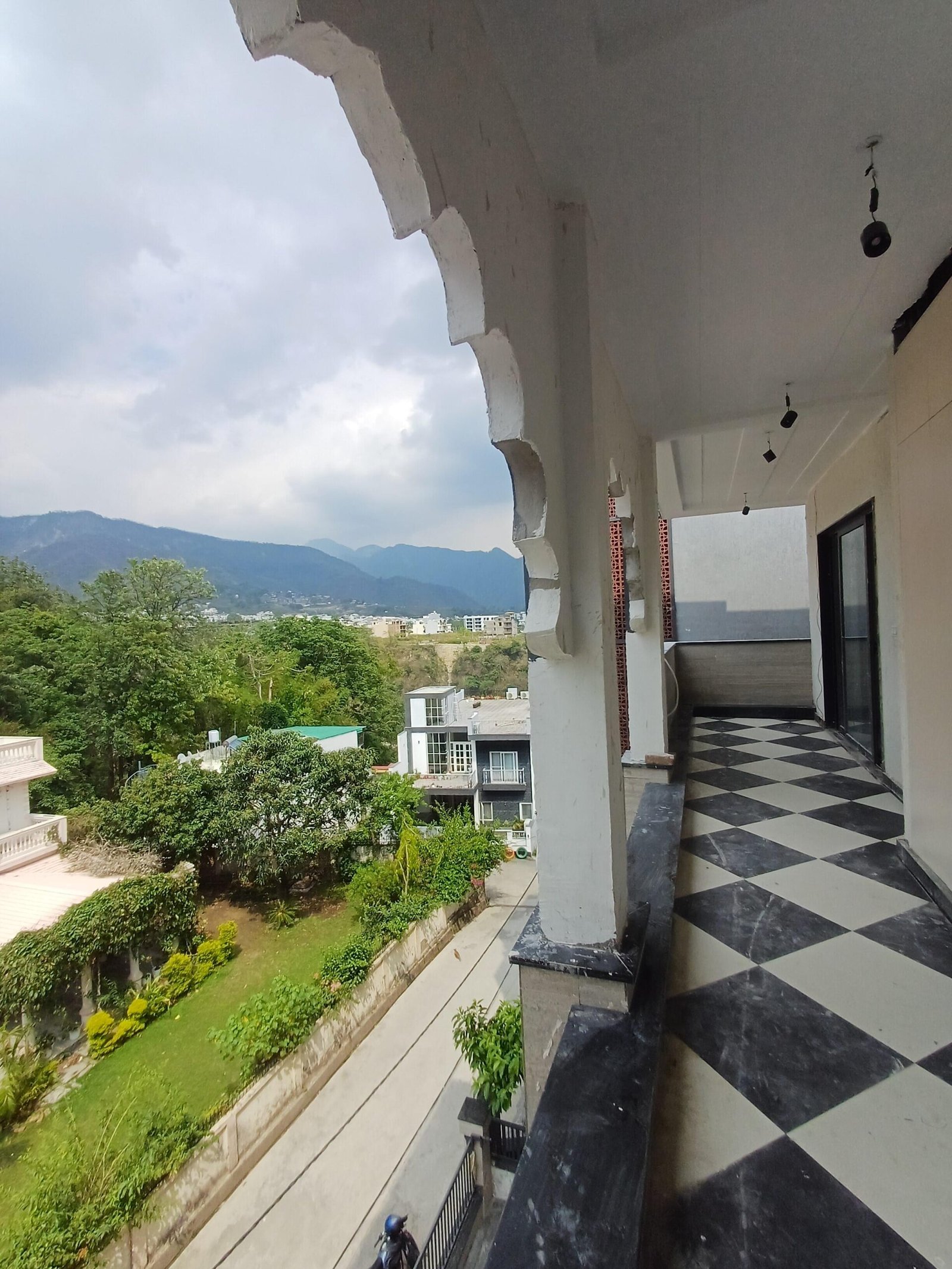 3BHK 4Baths Flat/Apartment for Rent in IAS officer colony rajpur road , Rajpur Road, Dehradun, Uttarakhand
