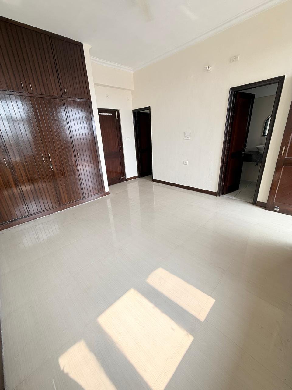 3BHK 3Baths Flat/Apartment for Rent in Tulas Green Apartment, Jakhan, Dehradun, Uttarakhand